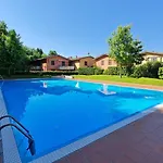 Holidays Апартаменты *